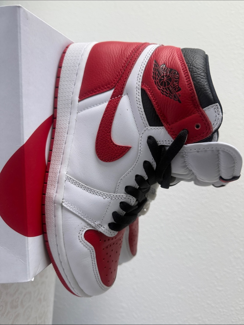 Nike Air Jordan 1 Retro High OG- White, Red, Black - Picture 6 of 6
